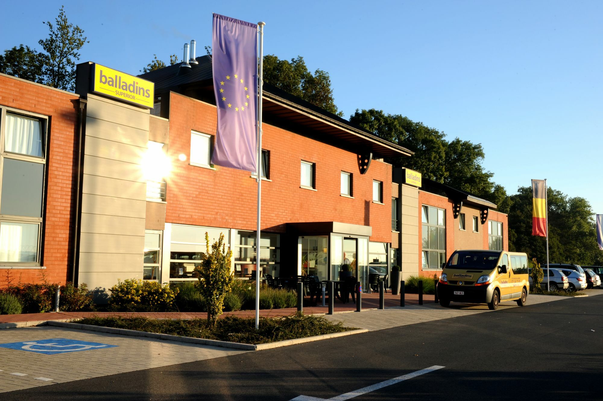 Dc Hotel Charleroi Airport Exterior foto